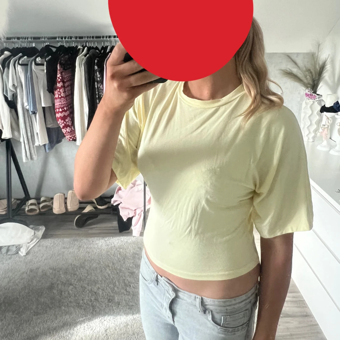 Ljusgul croppad t-shirt