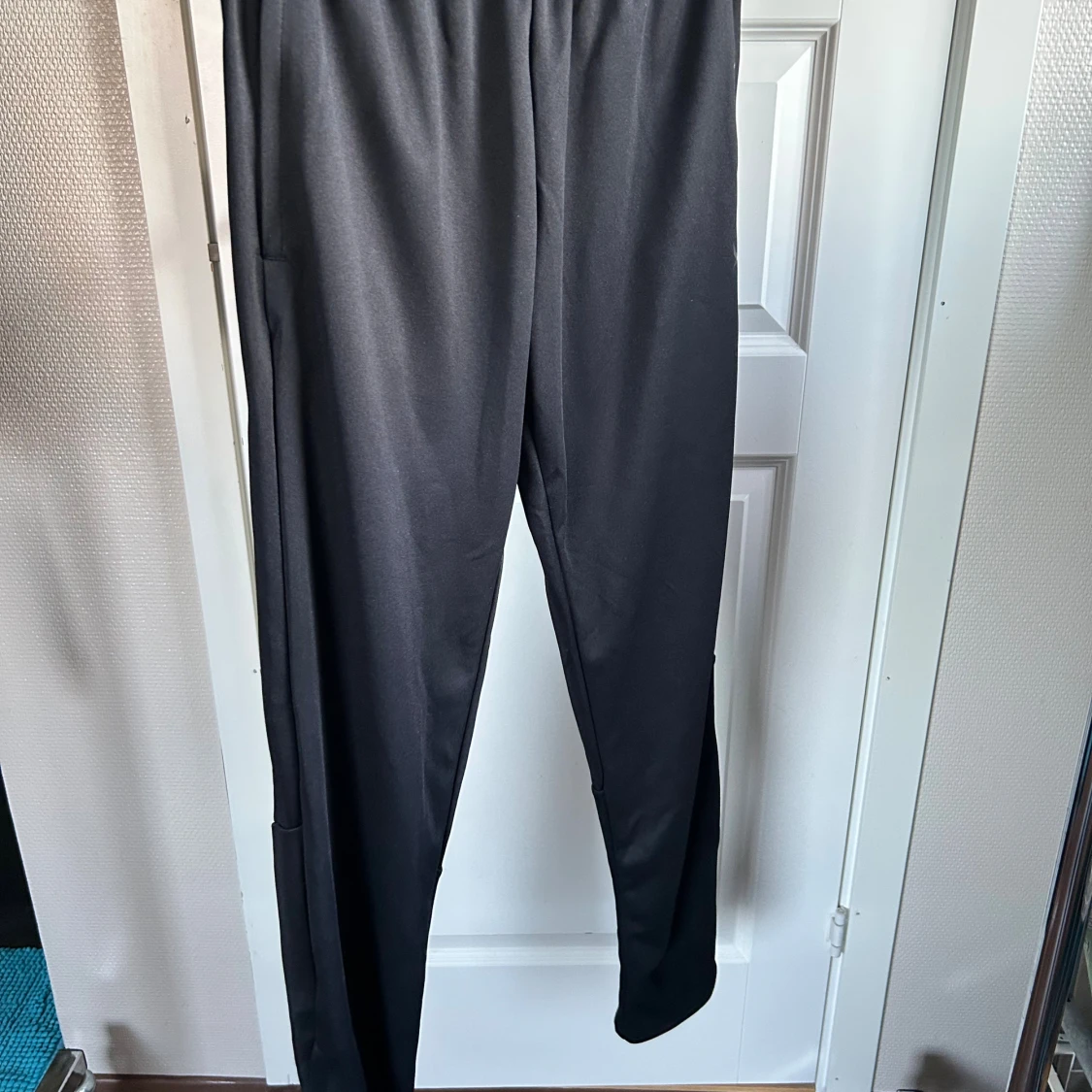 Svarta träningsbyxor från SOC strl 170