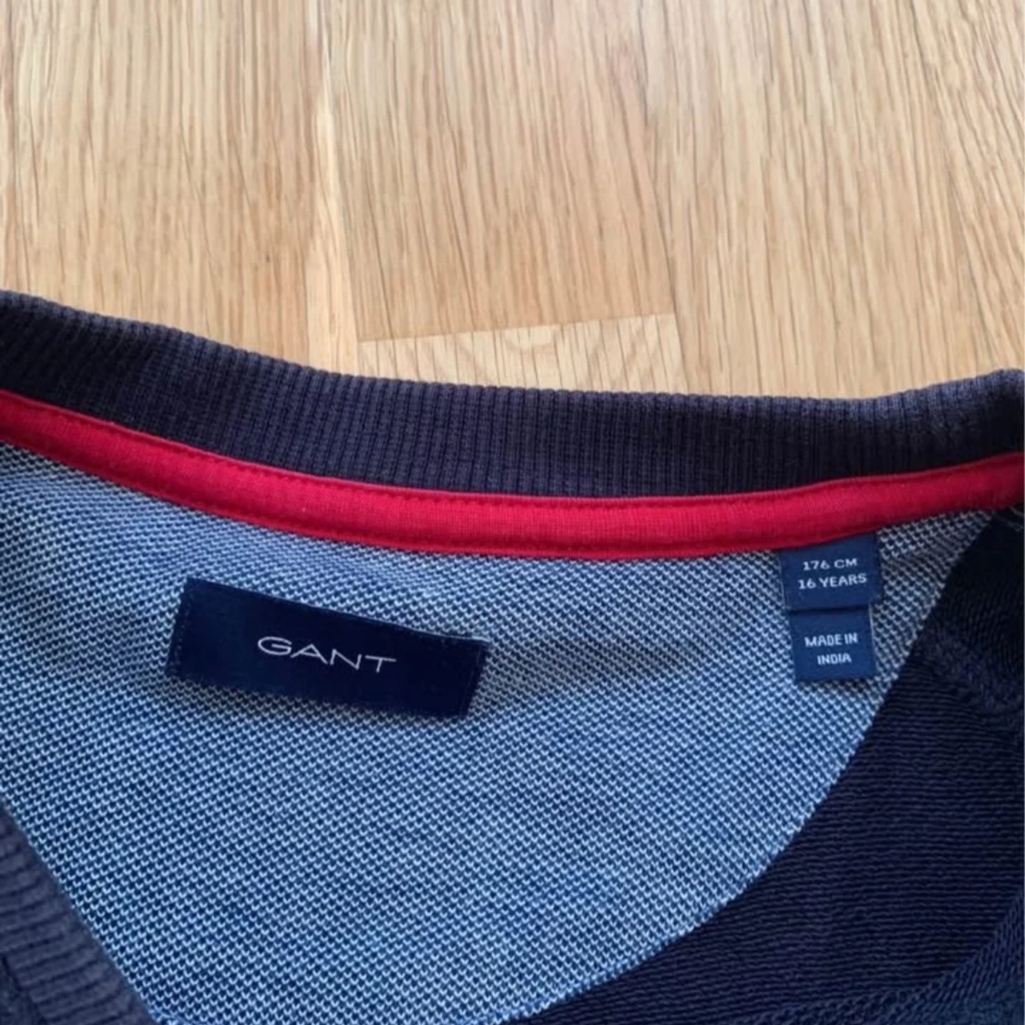 Mörkblå sweatshirt från GANT - 1