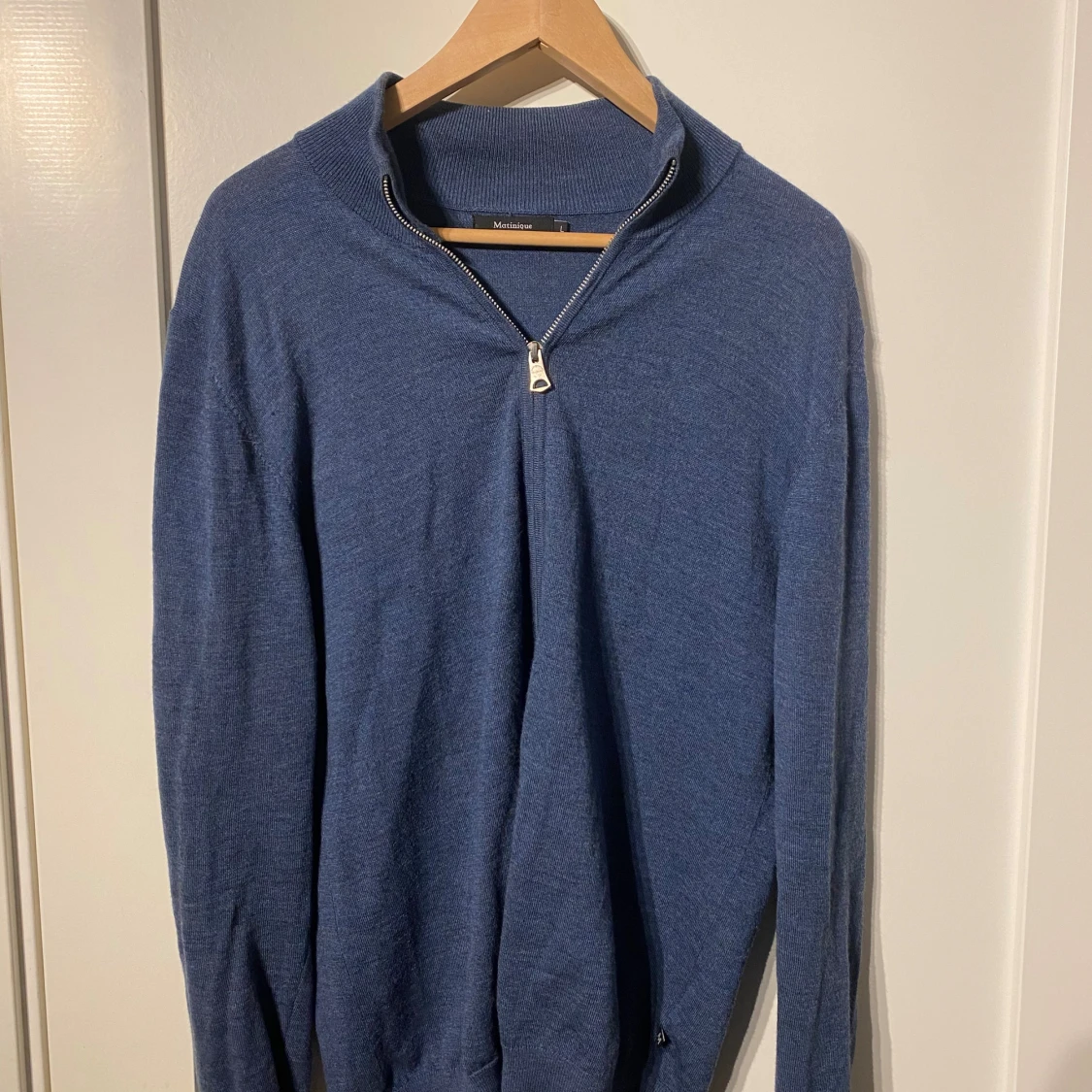 Blå merinotröja med hel zip från Matinique