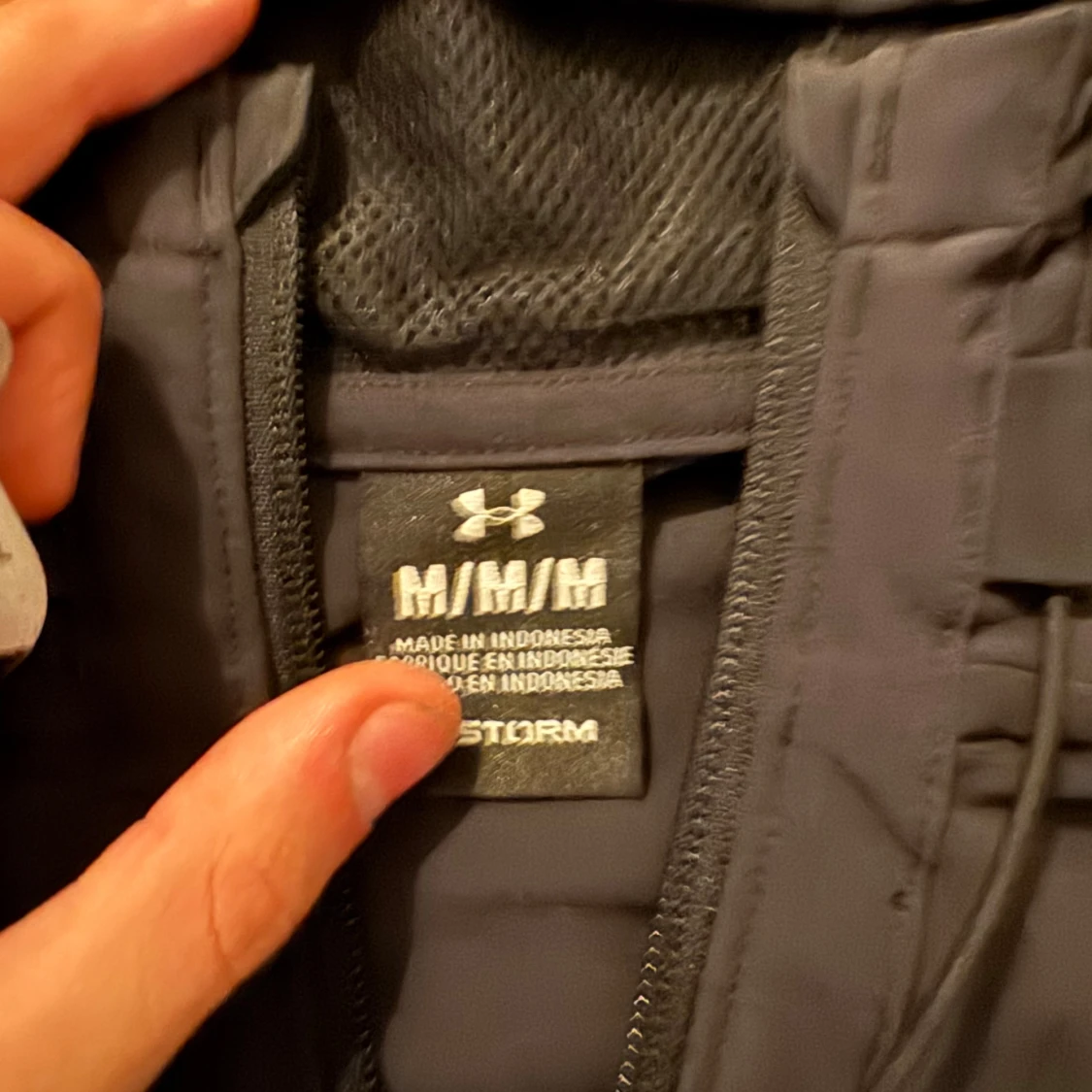 Svart vindjacka från Under Armour  - 1