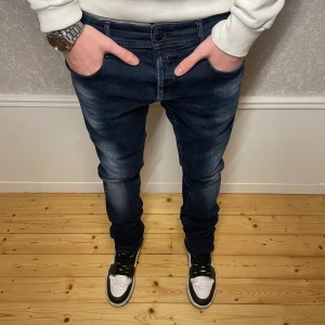 Replay Jeans - Mörkblå Replay Jeans - W31 L32 - Skick 9,5/10 - Hör av er vid minsta fundering! 