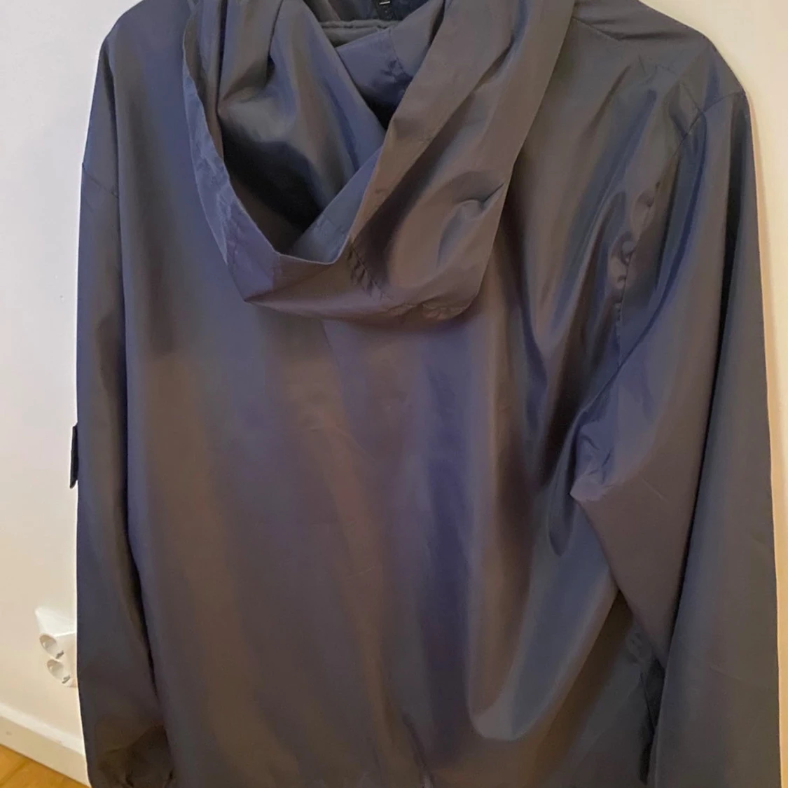 Blå vindjacka Stone Island med huva - 3