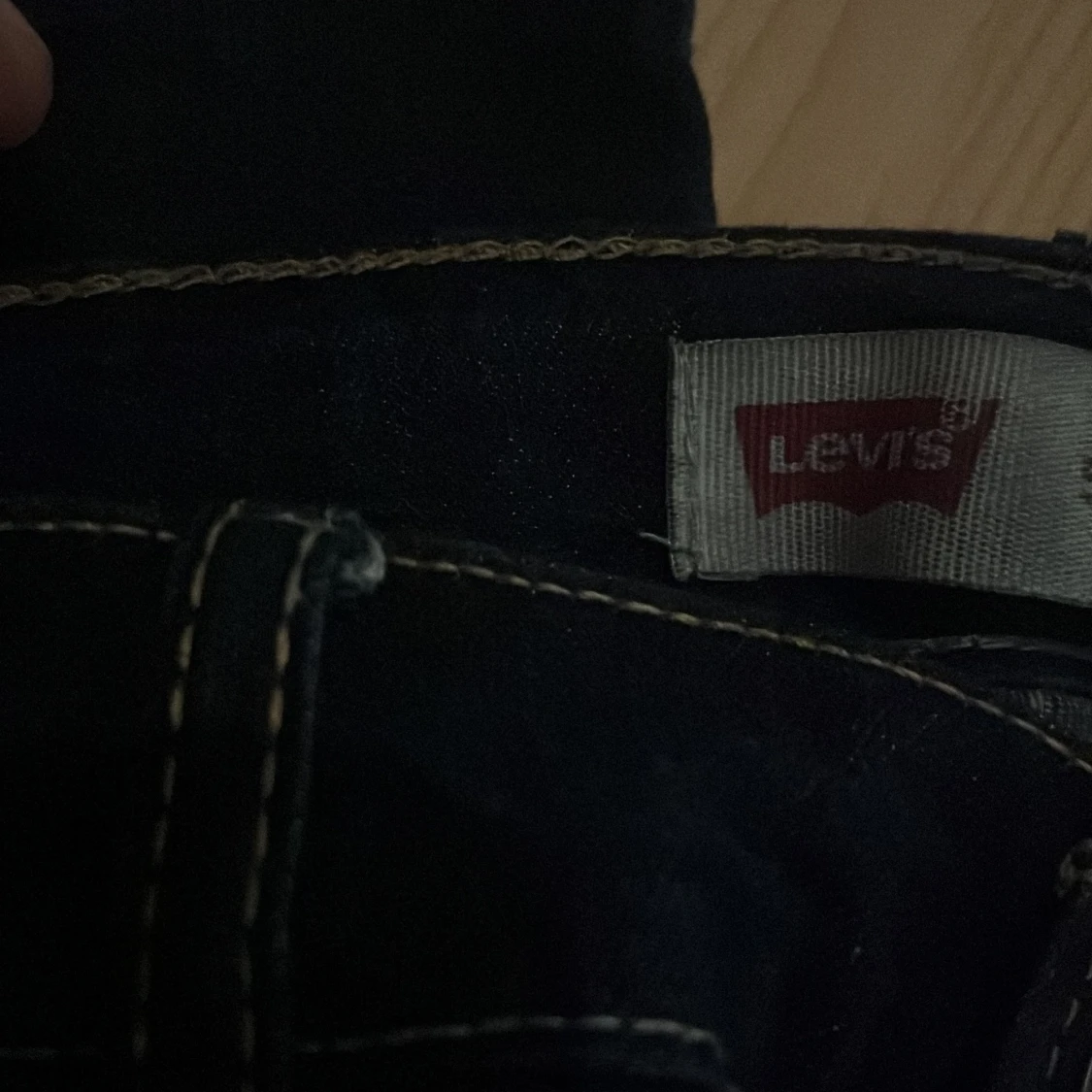 Mörkblå Levis jeans med kontrastsömmar - 1