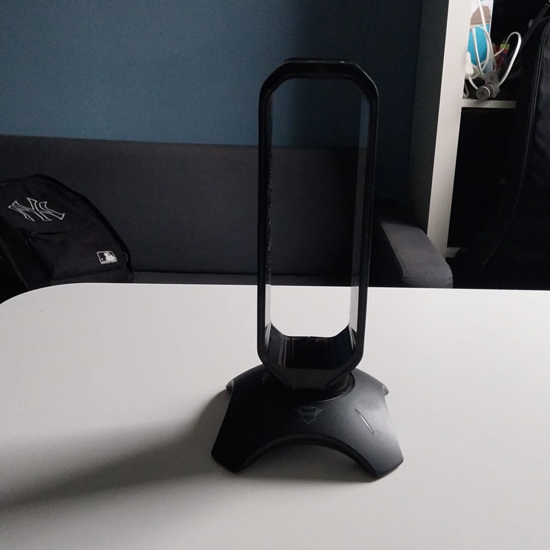 GXT Headset stand Med RGB