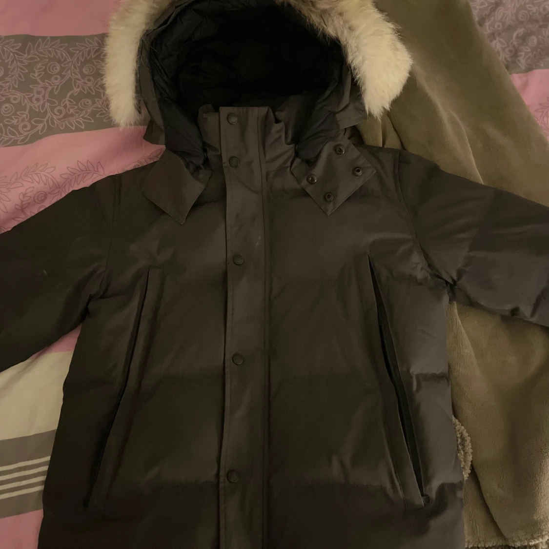 Grå dunjacka med päls från Canada Goose black label  - 1