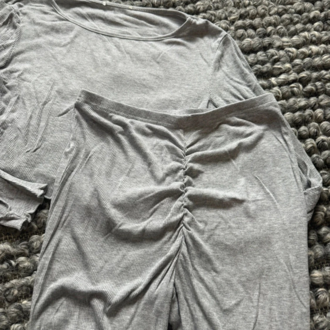 Grå croppad långärmad tröja - 1