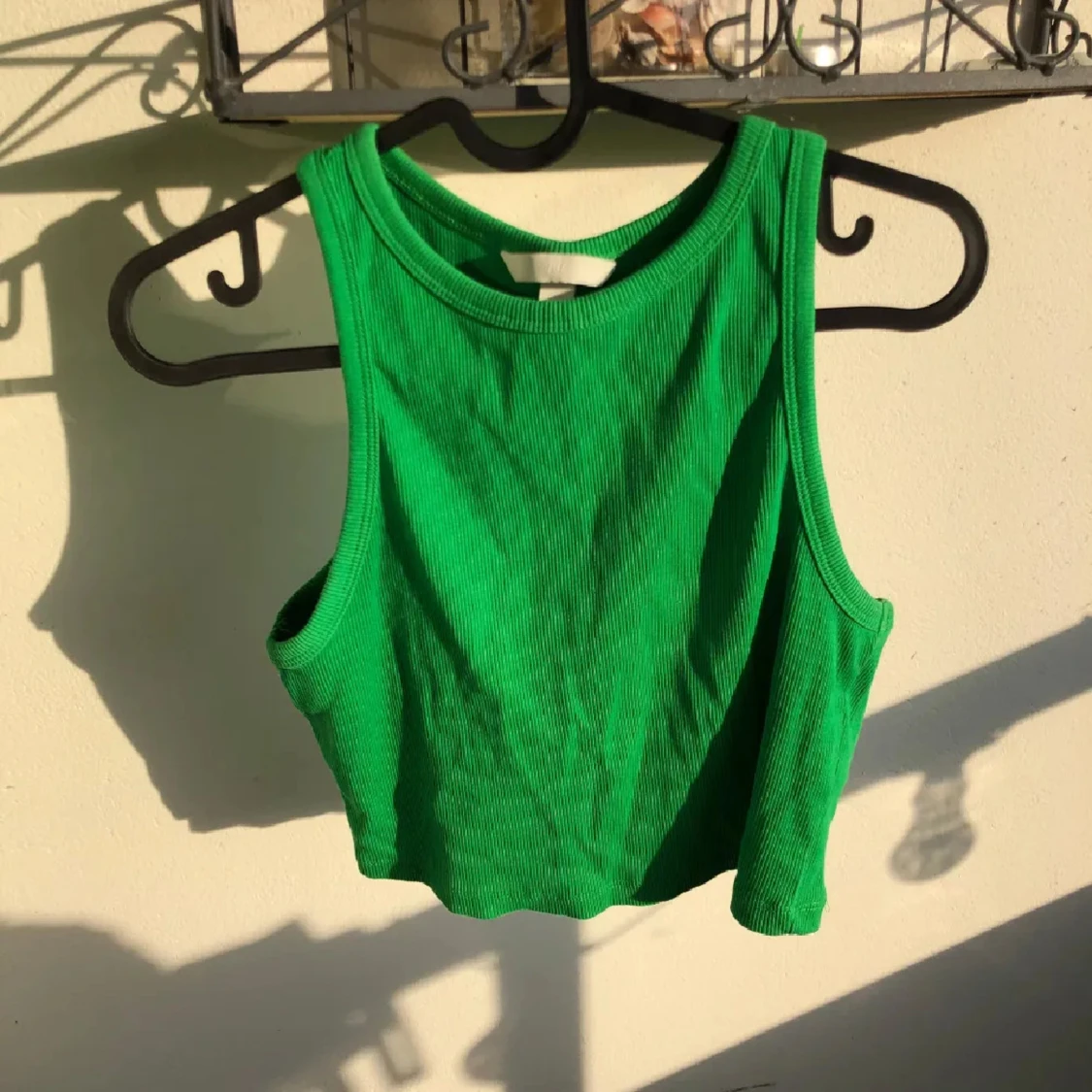 Grön och röd croppad linnetopp - 1