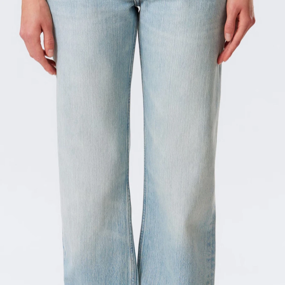 Ljusblå raka jeans från weekday - 1