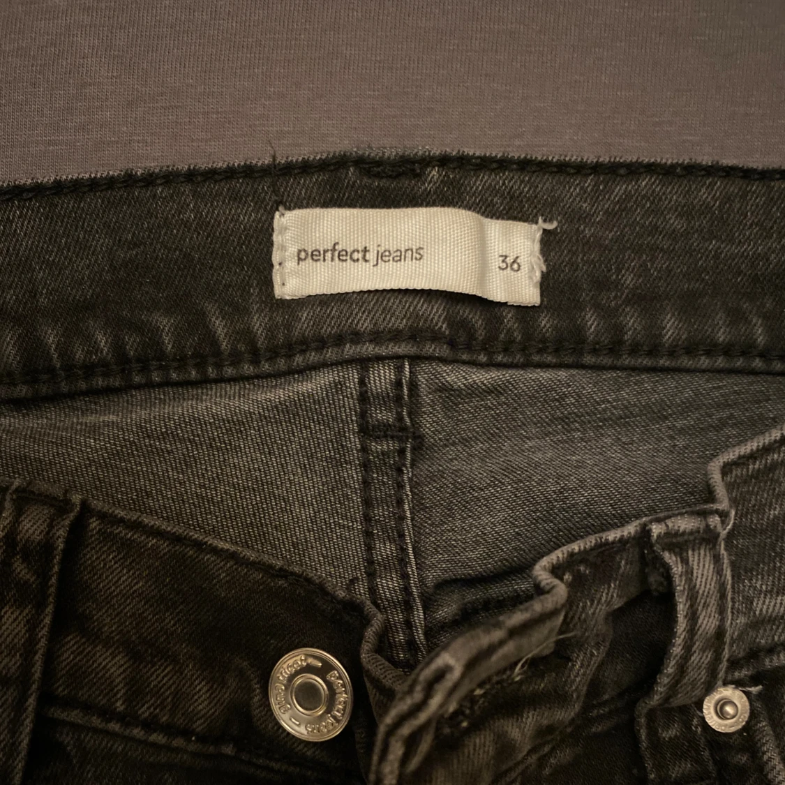 Bootcut svarta jeans från Gina Tricot