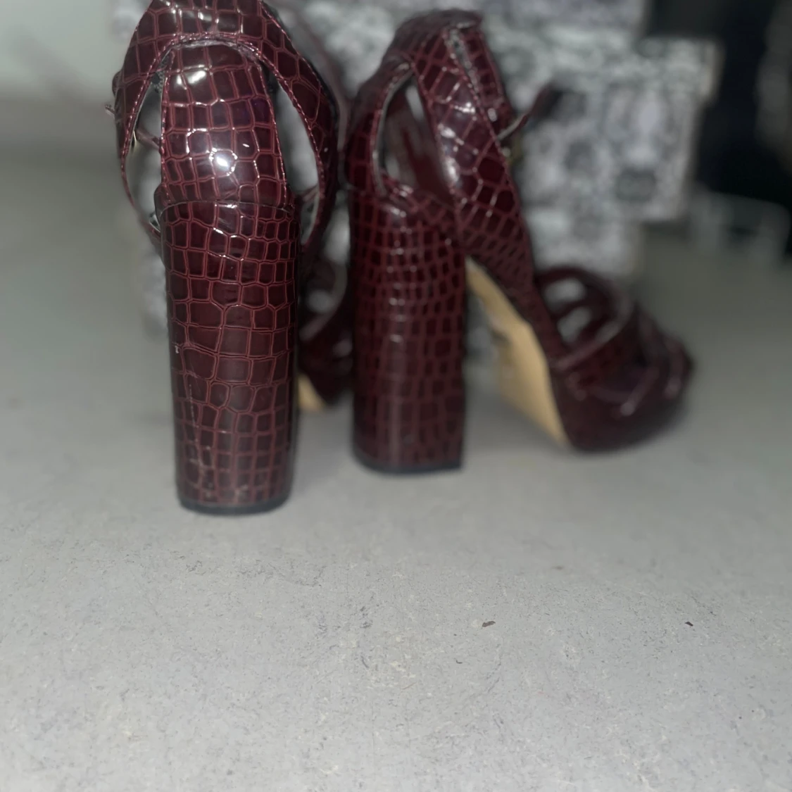 Vinröda platåsandaler från Topshop - 2