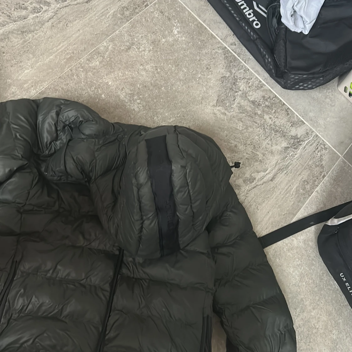 Svart dunjacka Peak Performance - 3