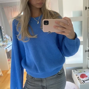 Stickad tröja från Zara - Blå stickad tröja från Zara💙 supersöt färg och i perfekt skick!