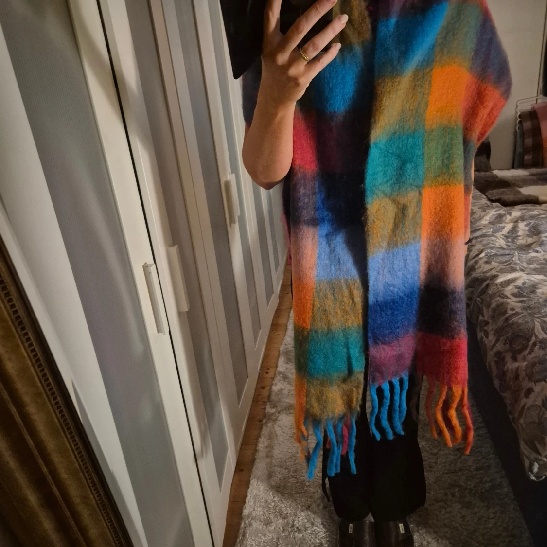 Färgglad rutig halsduk med fransar - 1