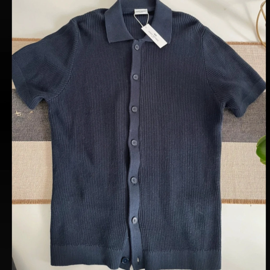 Marinblå stickad pikétröja John Henric