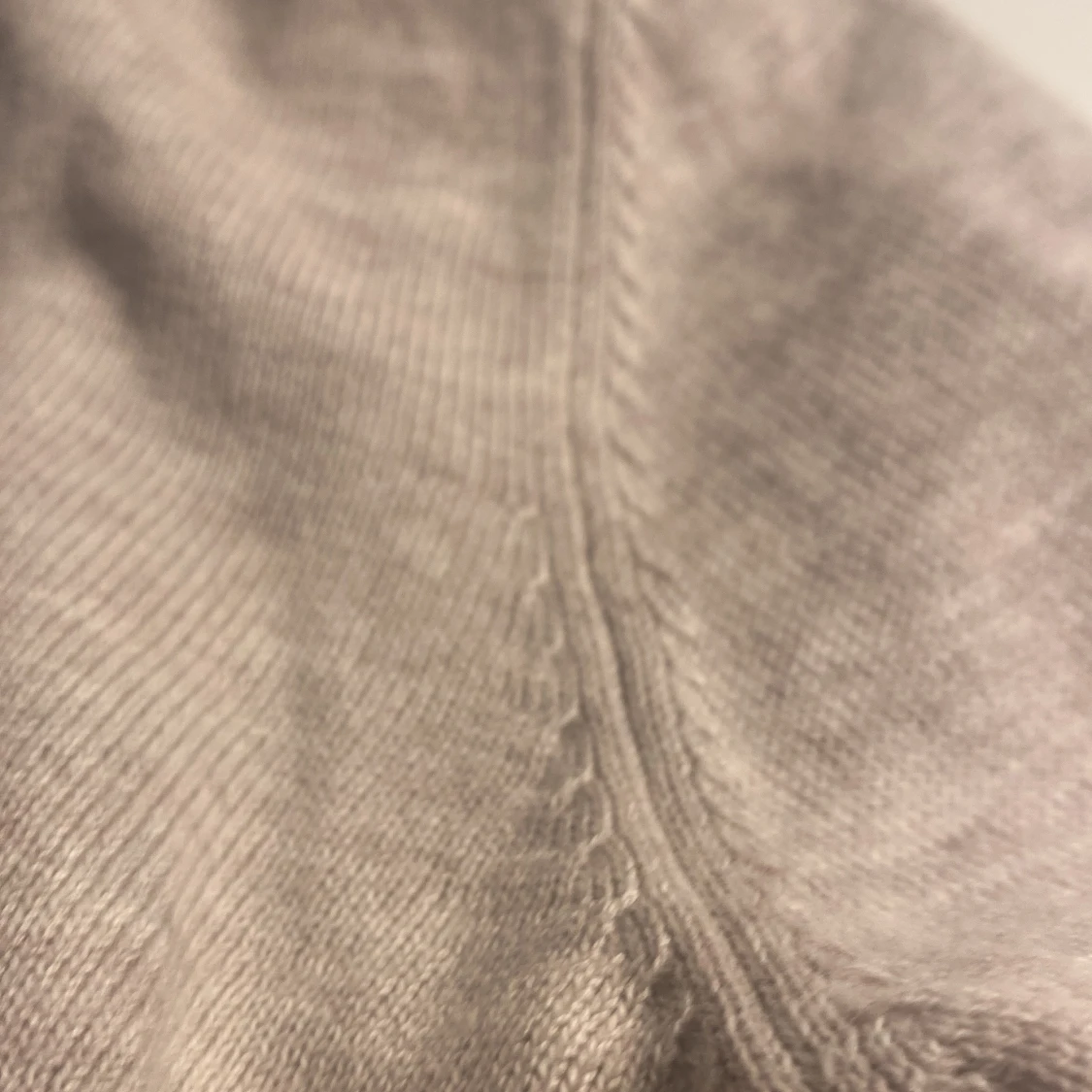 Beige v-ringad stickad tröja Newhouse - 2