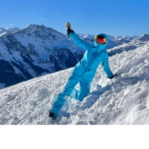 Blått skidset från Norrøna - Norrøna skidställ (gore-tex PRO) modell: Lofoten. Finns ej att köpa längre. Köpte för 14 000kr. Skidstället har användts två säsonger. Säljer nu för 8 500kr (båda delar). 