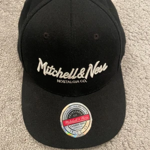 Mitchell & Ness keps - I mycket bra skick, knappt använd. 