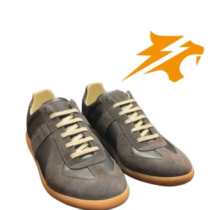 Maison Margiela - Snygga stilrena skor perfekta till vardagen, köpta på Vestiaire Collective, kvitto finns från tidigare ägare. Box, skor, skopåse följer med. Tveka inte på att skriva vid funderingar! Pris kan diskuteras!