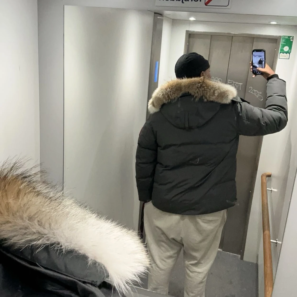 Mörkgrå dunjacka - 2