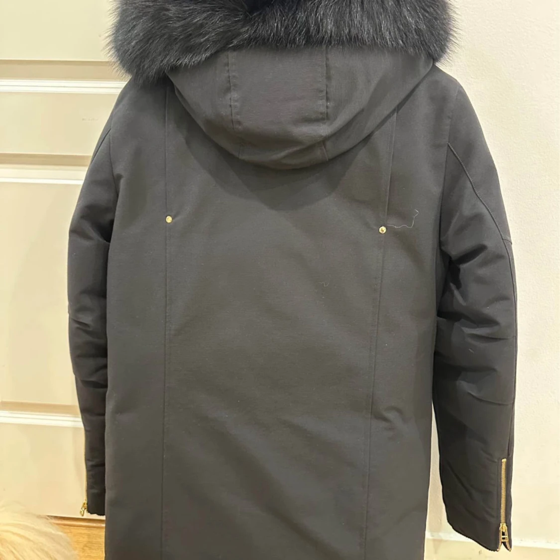 Svart parkajacka från Moose Knuckles Stirling Stolek M - 2