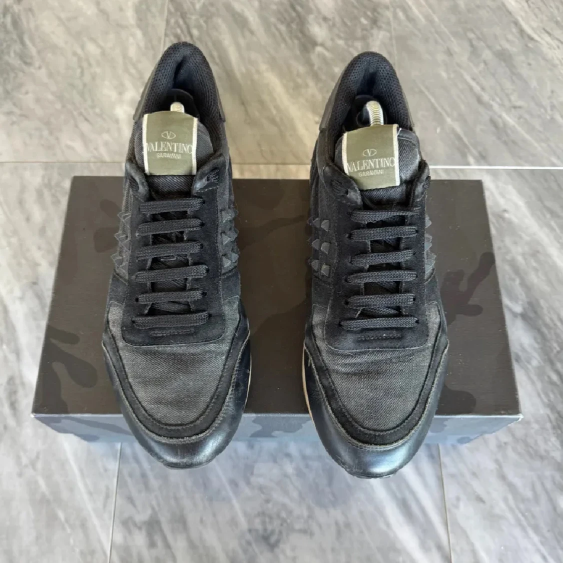 Valentino Garavani rockrunners  - 1