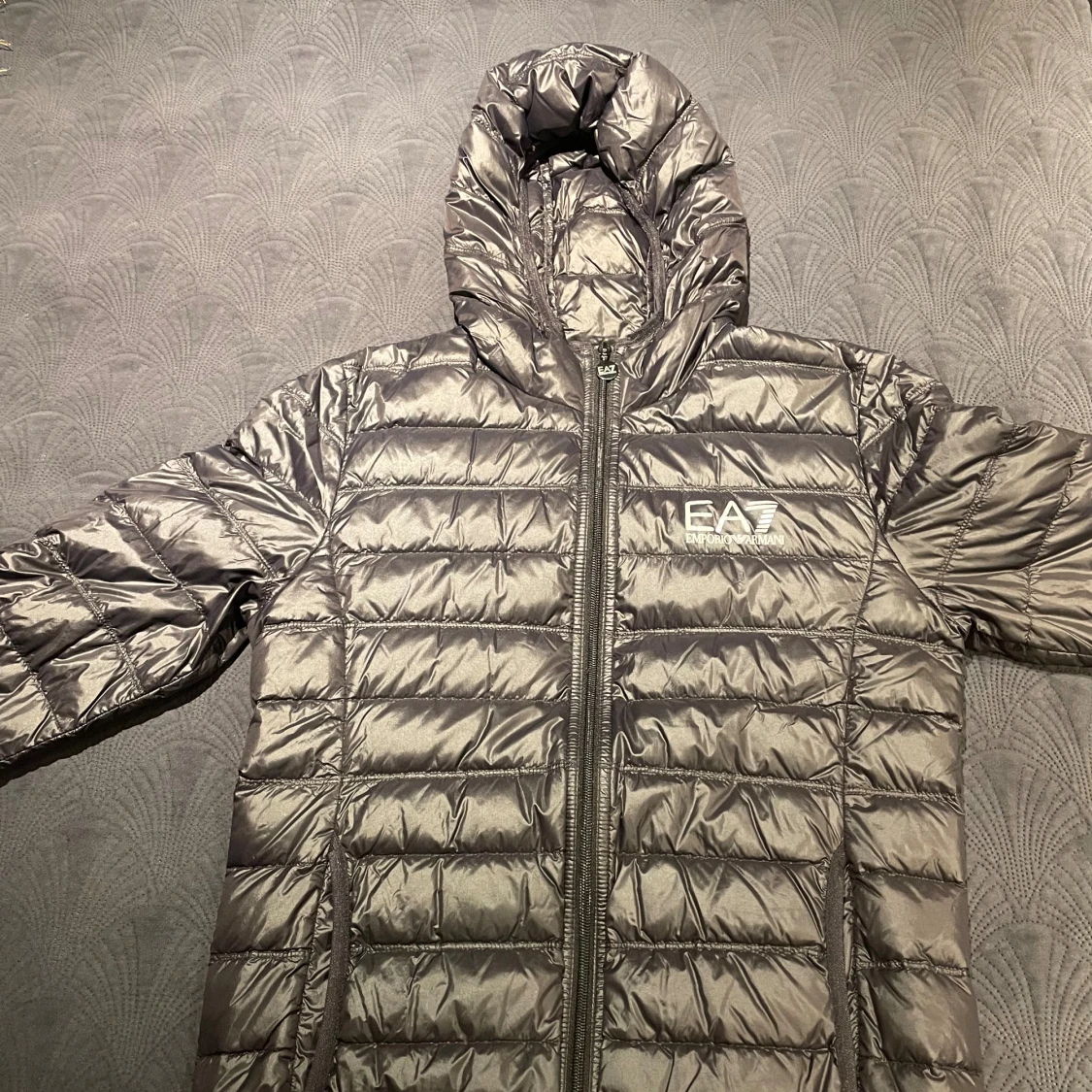 Grå pufferjacka från EA7 Emporio Armani