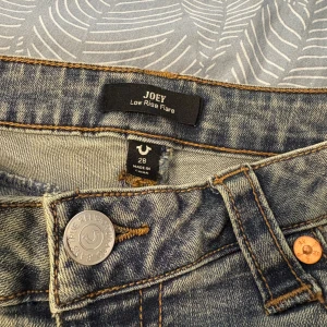 True religion jeans - Helt nya, har inte använt för de passar inte bra på mig. Så helt nya ! True religion jeans storlek 28.
