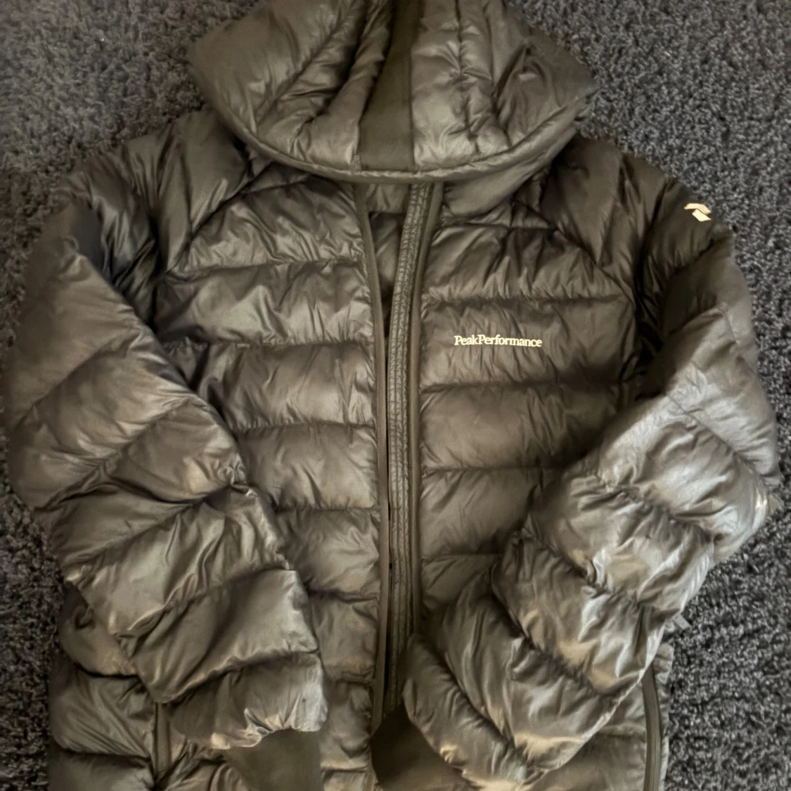 Svart Peak Performance dunjacka