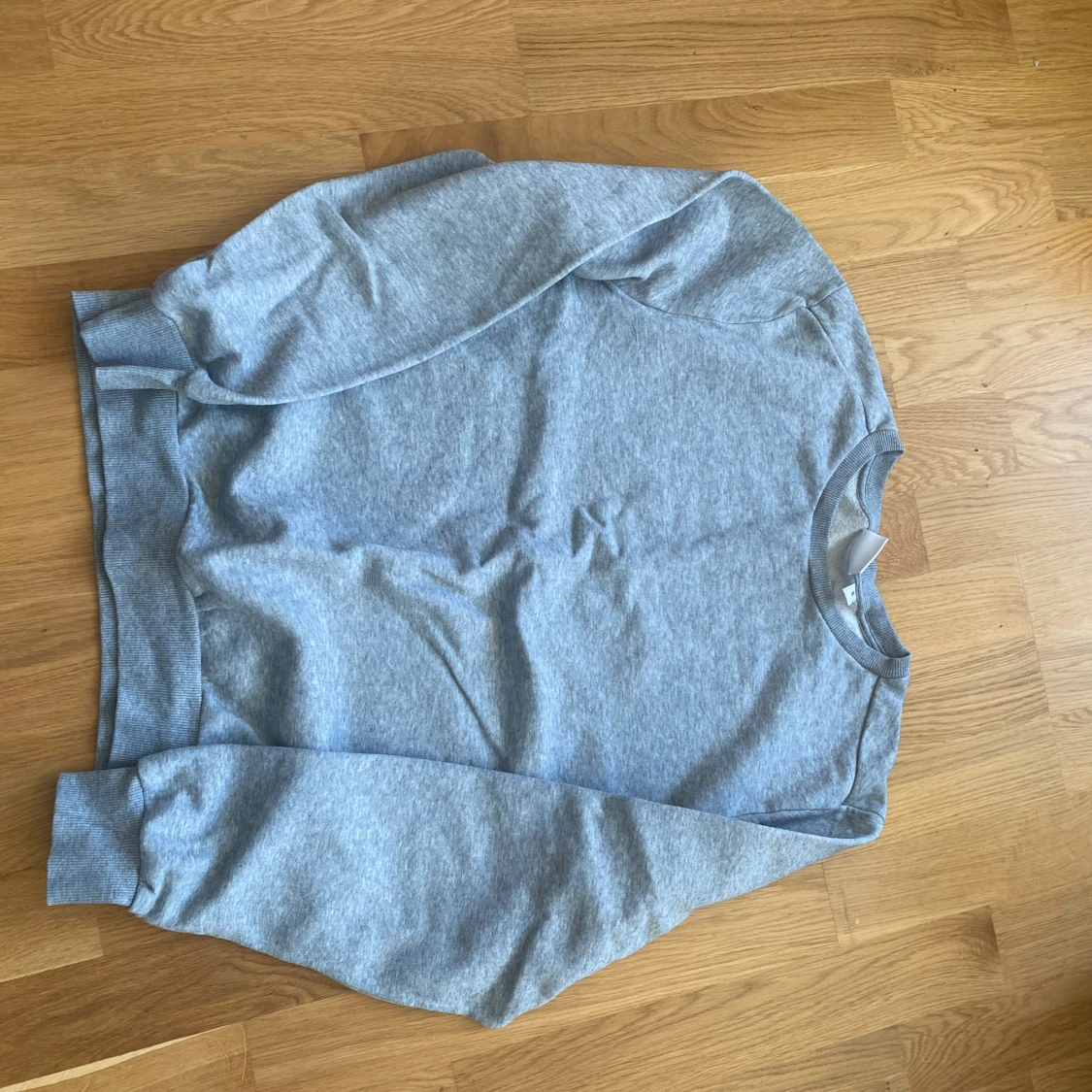 Grå basic sweatshirt i bomull
