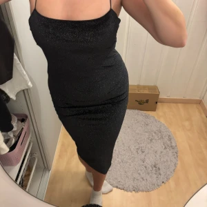 Klänning  - Använd 1 gång 