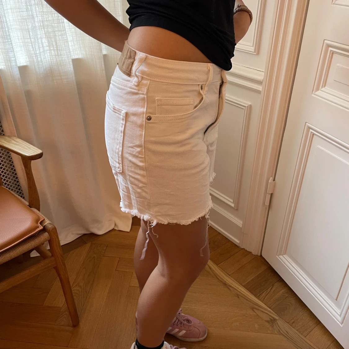 Vita längre jeansshorts med rå kant - 1