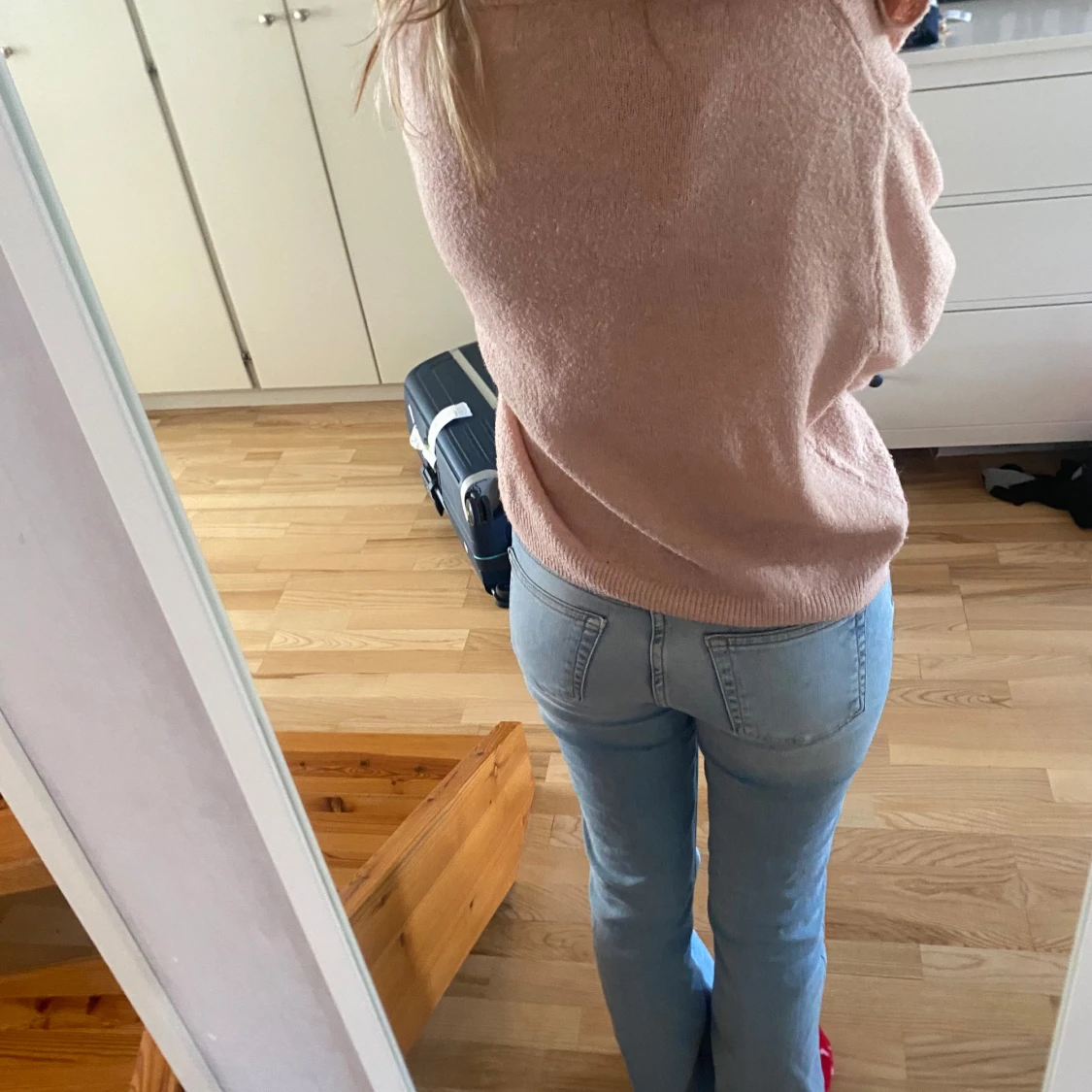 Ljusrosa stickad tröja med rund hals - 1