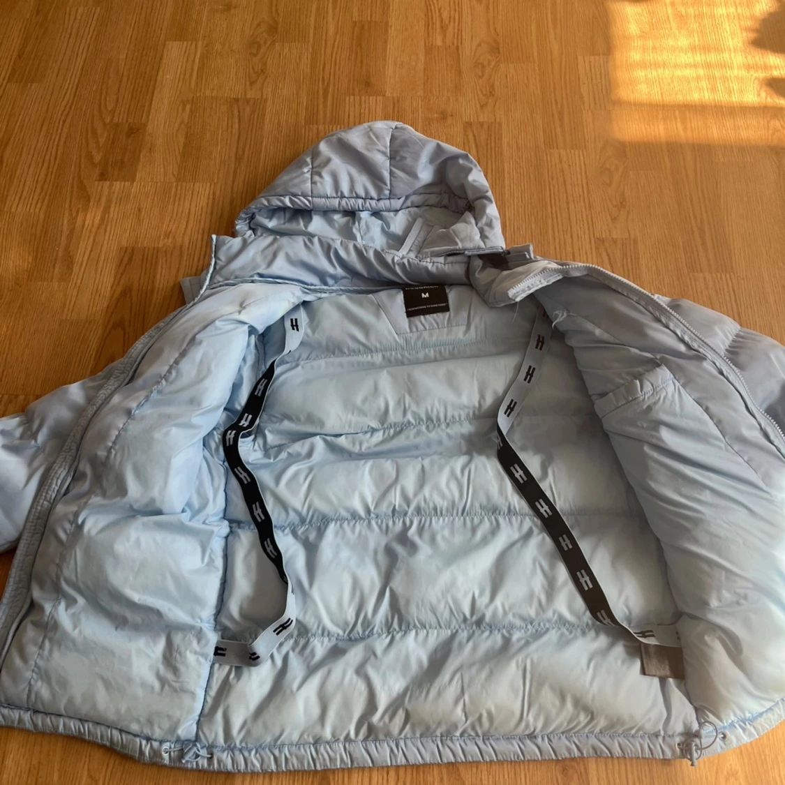 Ljusblå pufferjacka från Hoodrich - 90