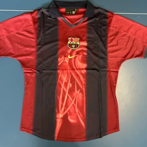 Barcelona Cactus Jack Fotbollströja - Helt ny Barcelona Cactus Jack Travis Scott Fotbollströja. Finns i storlek S och M