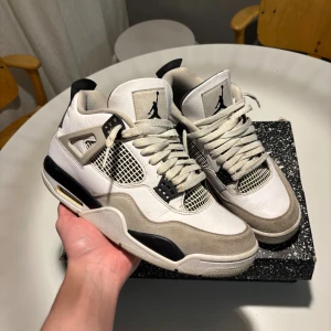 Jordan 4 Military Black - Air Jordan 4 retro ”Military Black”🖤🤍  ———————  Size: 43 EU / 9.5 US Condition: 8.5/10 Price: 165€ Og all, proof of authencity