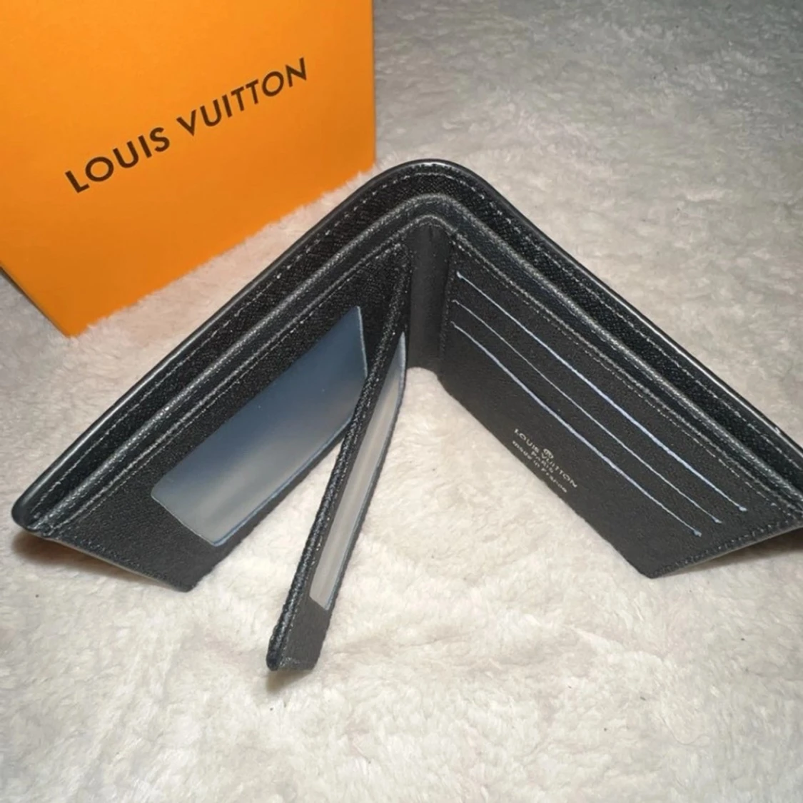 Svart handväska med orange box - 90