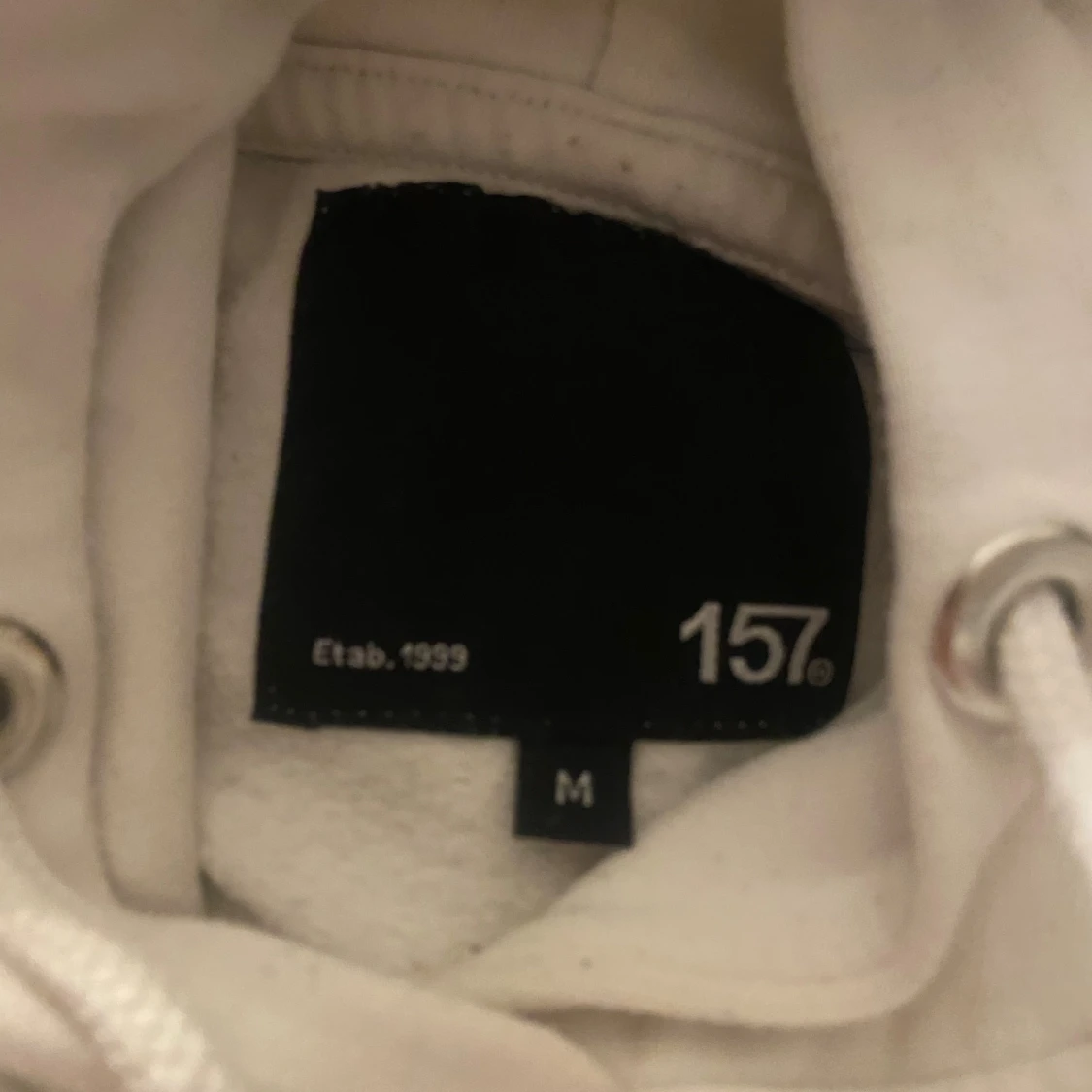 Vit hoodie från 157 med snörning - 1