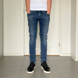 Dondup George Jeans  - Säljer nu dessa Dondup George jeans, skriv för fler bilder/frågor🙌🏼