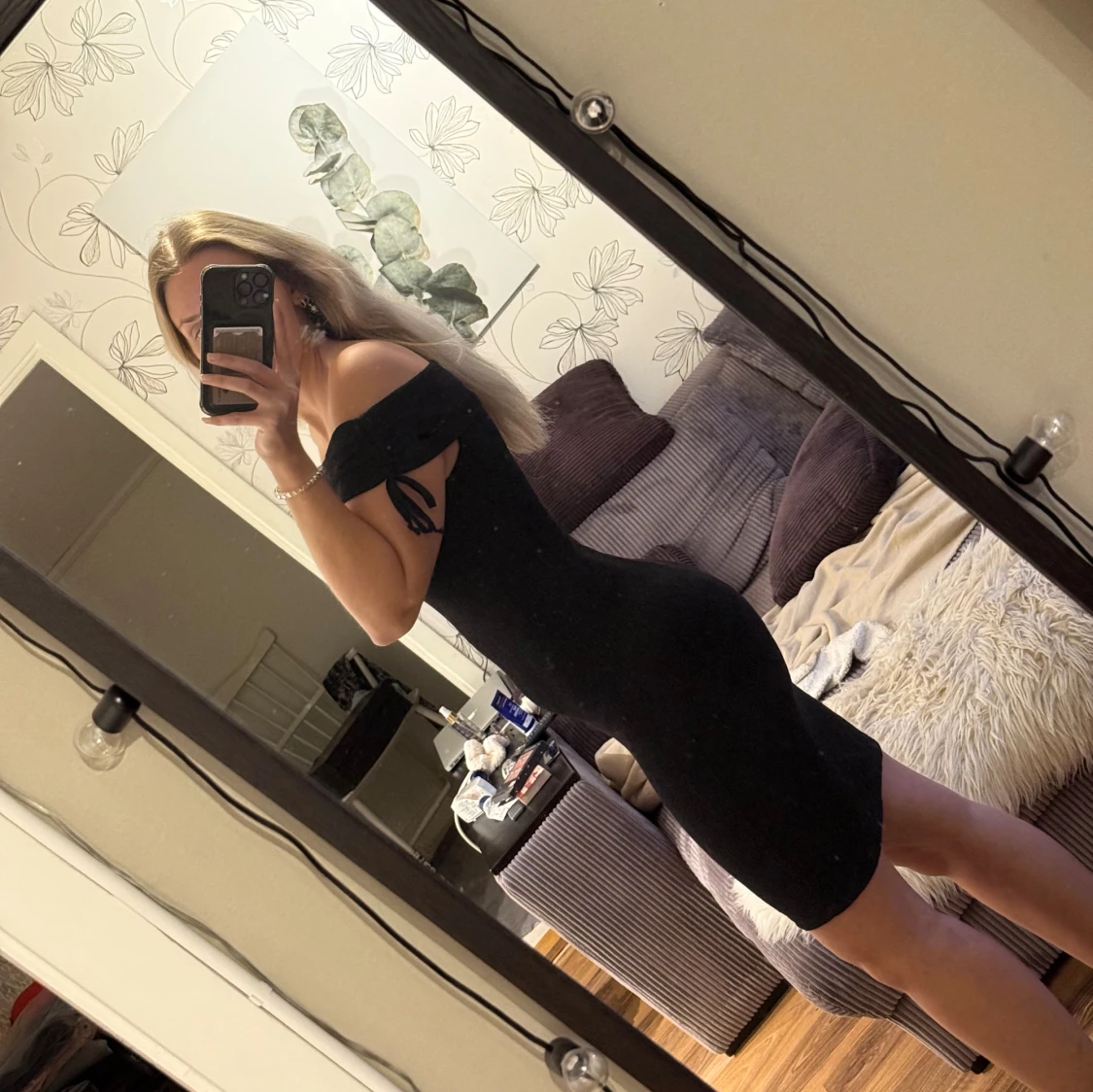 Svart offshoulder klänning - 1