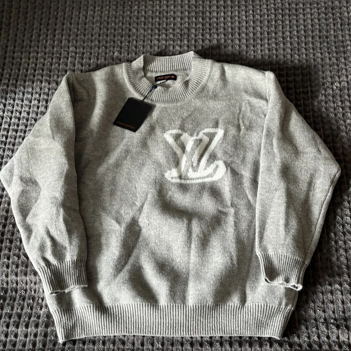 Grå stickad tröja Louis Vuitton