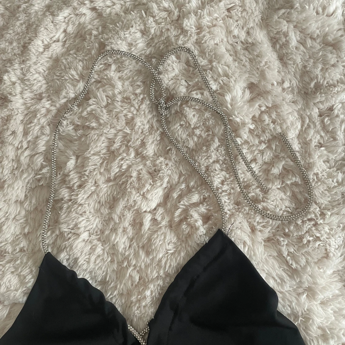 Svart glittrig halterneck topp  - 2