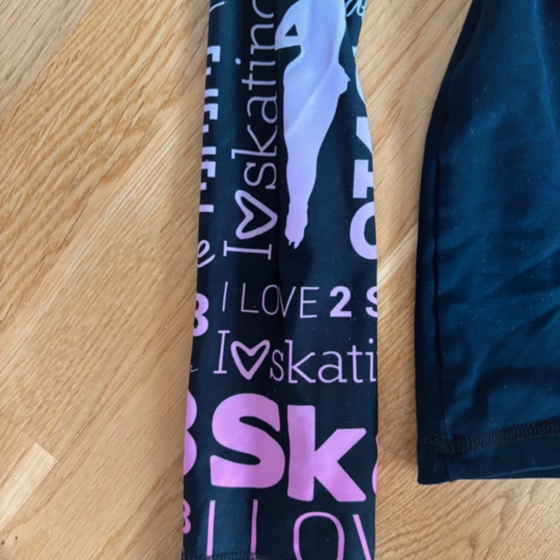 Svart långärmad träningströja med tryck - 2