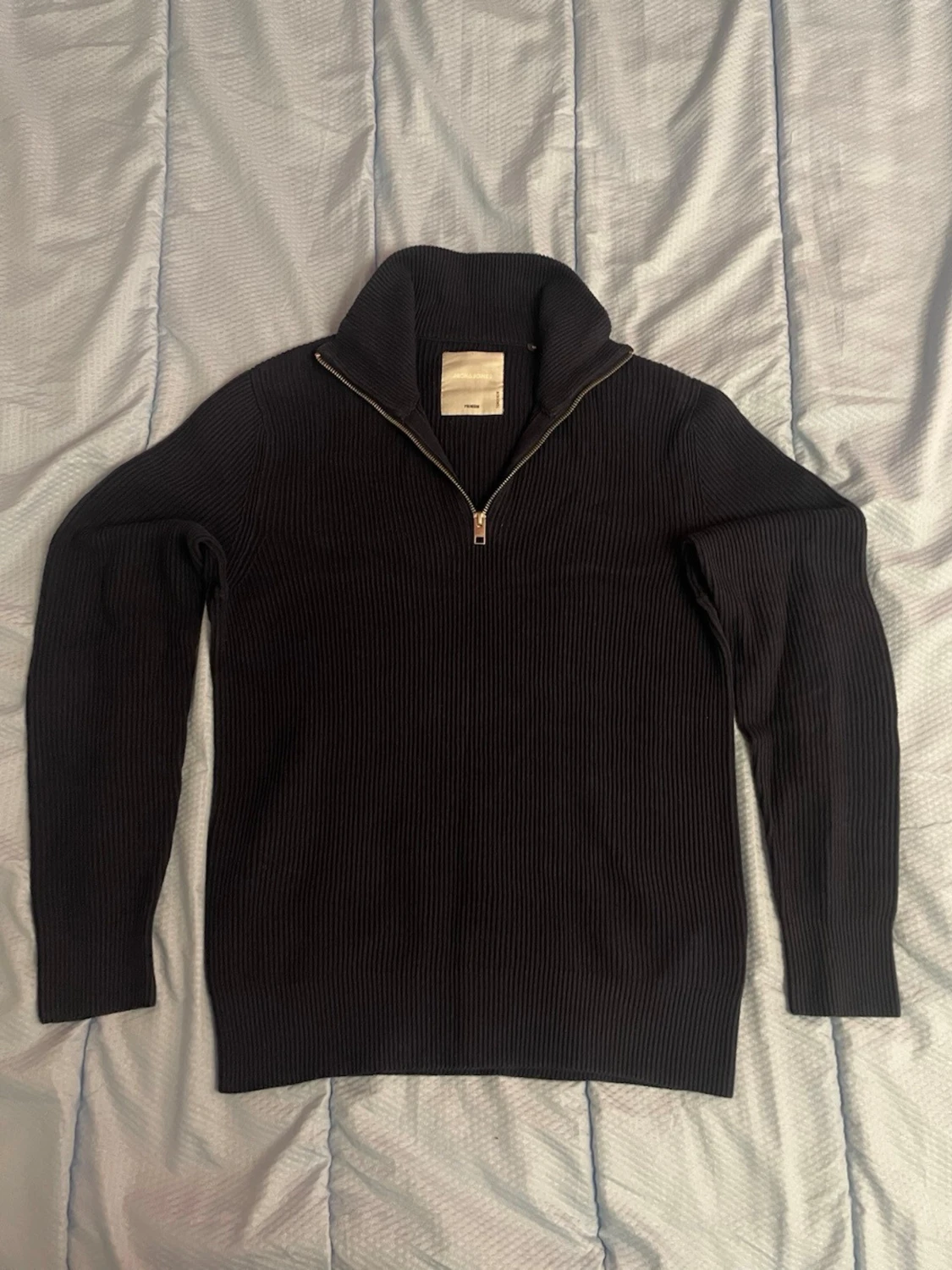 Mörkblå stickad half zip från Jack & Jones i storlek M
