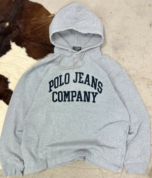 Ralph Lauren hoodie - Sjukt snygg Ralph Lauren hoodie i storlek S.         Bra skick utan några skador
