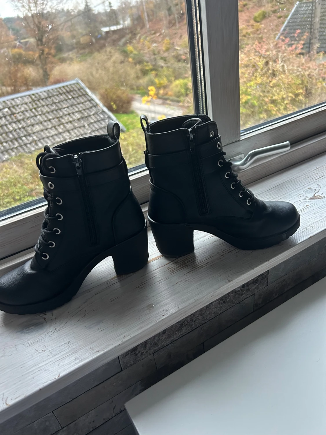 Svarta boots med klack och snörning - 3