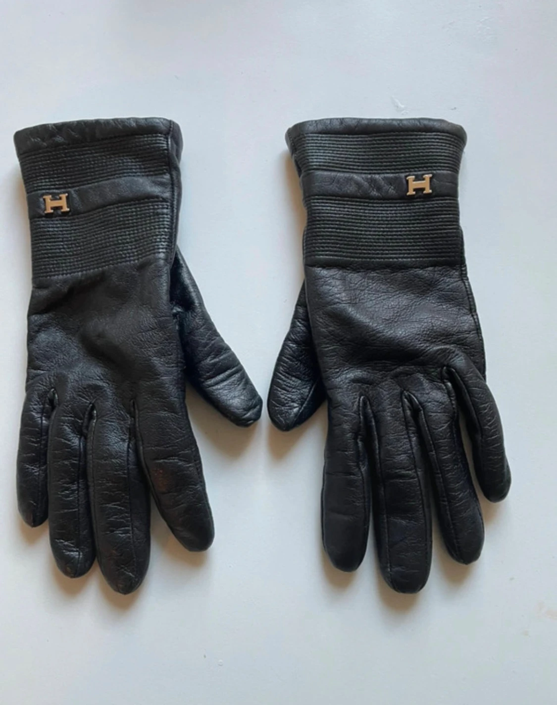 Svarta skinnhandskar från Hollies