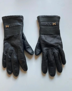 Svarta skinnhandskar från Hollies - Fint skick 