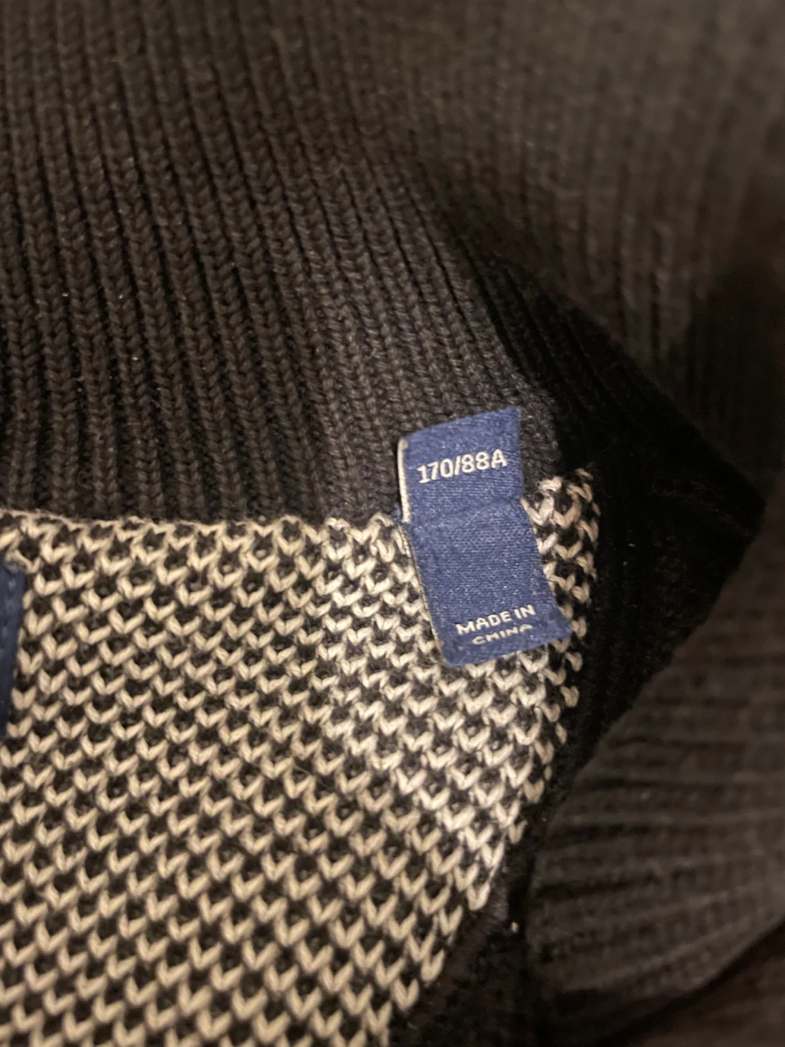 Svart stickad kofta från GANT - 2