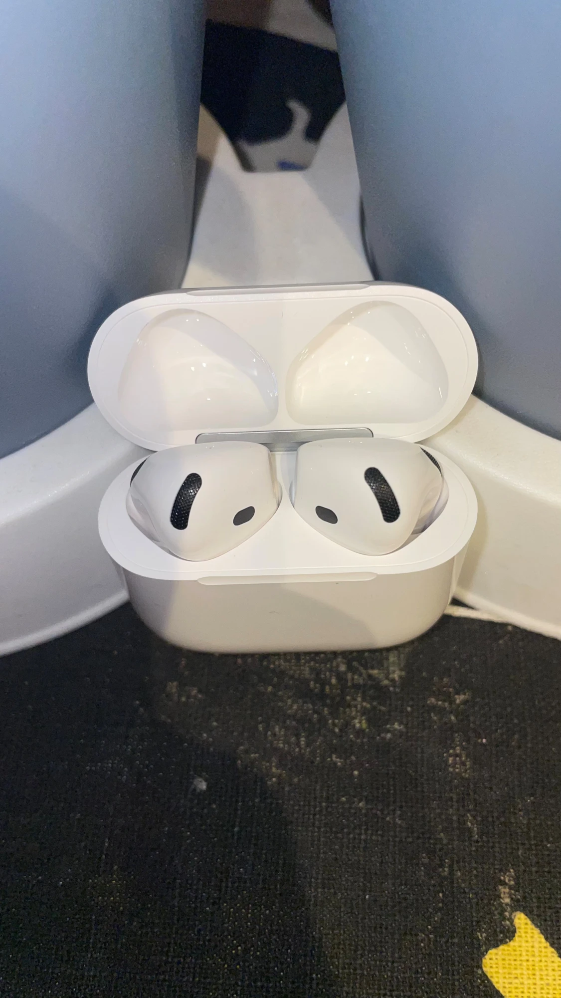 AirPods 4  - 3